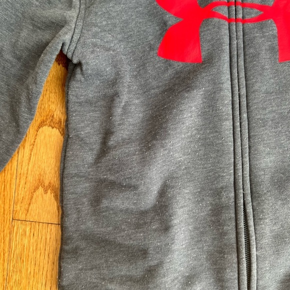 Under Armour Boys Gray Hoodie with Red Logo Full Zip Sweatshirt Size 5 - Picture 2 of 5